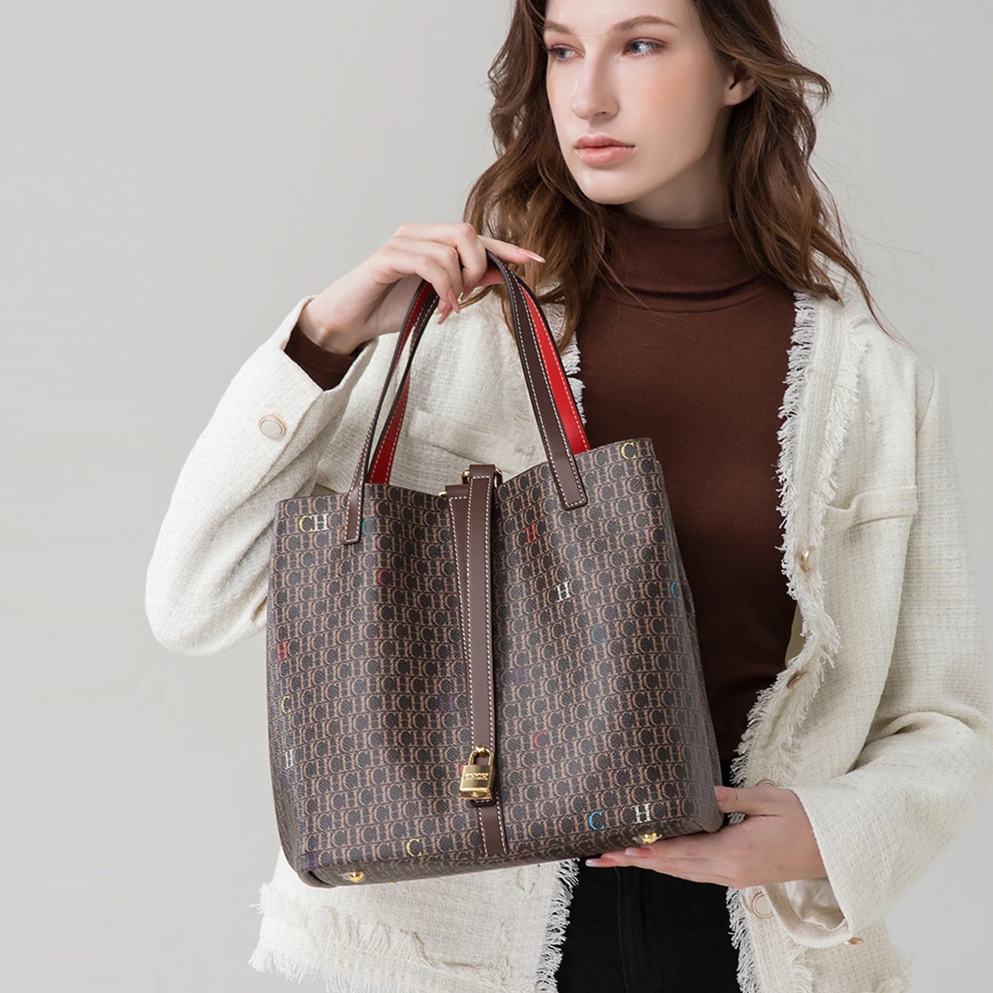 Classic Style Women's Large-capacity Handbag Letters Print Design Small Metal Accessories Exquisite Workmanship