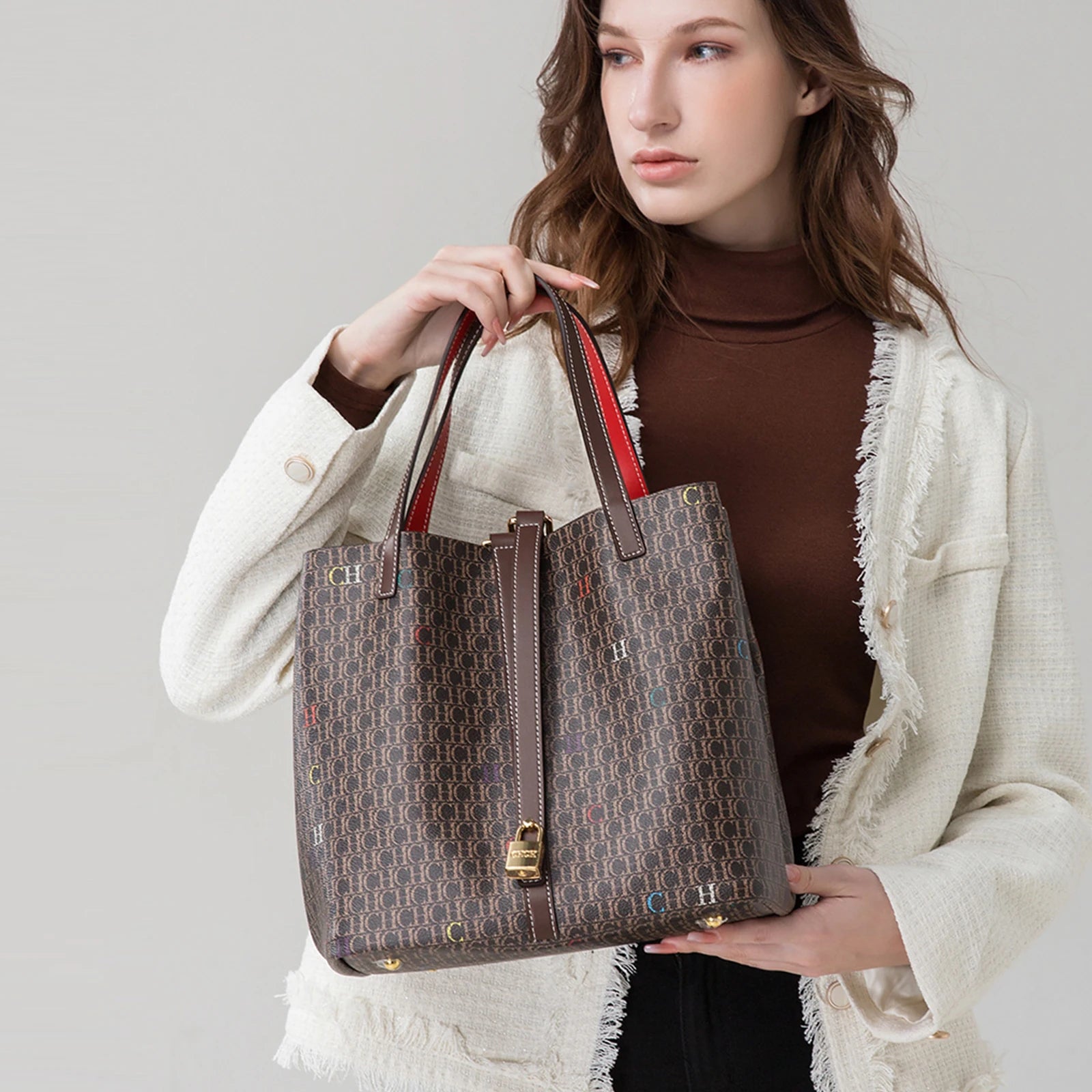 Classic Style Women's Large-capacity Handbag Letters Print Design Small Metal Accessories Exquisite Workmanship