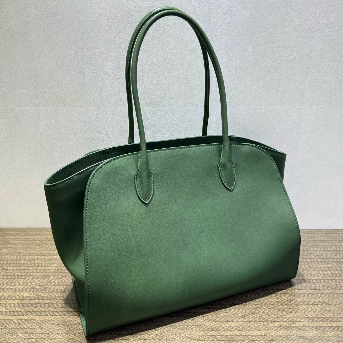 36cm Top-Grain Cowhide Tote — Effortless Everyday Elegance