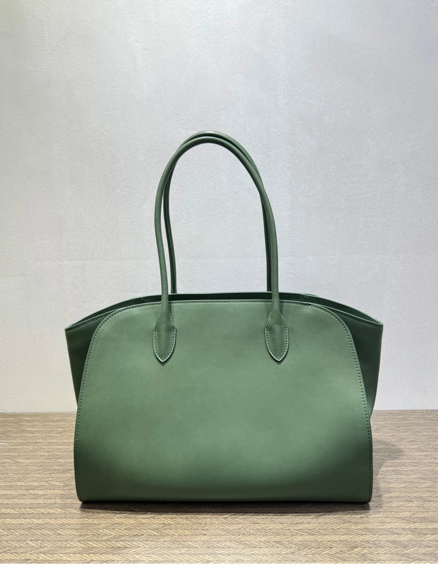36cm Top-Grain Cowhide Tote — Effortless Everyday Elegance