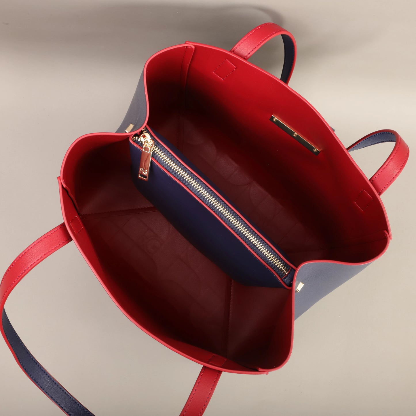 Elegant Leather Bucket Bag