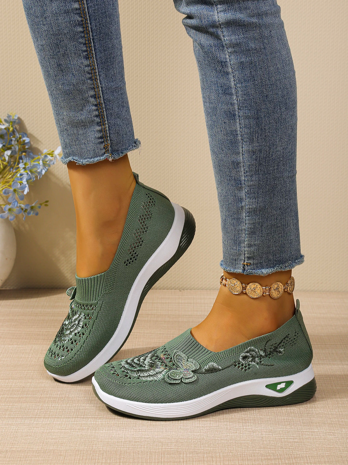 Comfort Women Closed Toe Mules Sandals Floral Embroidery Hollow Mesh Slip On Wedge Platform Lightweight Daily Walkin Lady Shoes