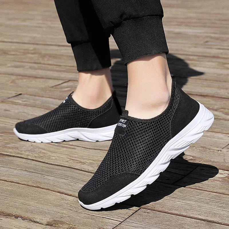 New Running Shoes for Men Breathable Sports Shoes Light Weight Fashion Summer Mesh Breathable Sneakers for Men Plus Size 38-47