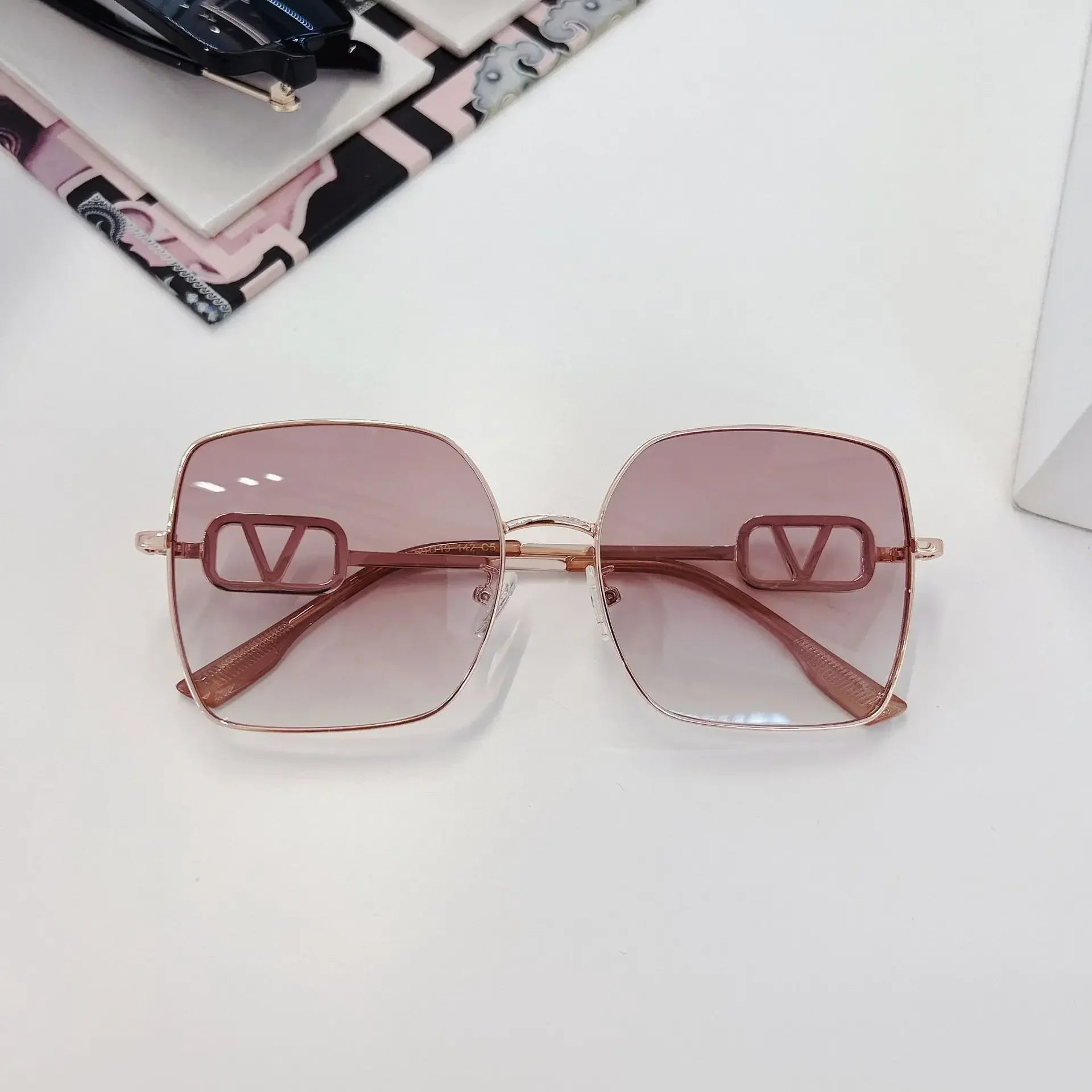 2025 New Fashion Metal Square Polarized Sun Glasses Women Luxury Diamond UV400 Sunglasses Ladies Oversized Eyewears Gafas De Sol