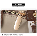 Fashionable and trendy one-shoulder bag, retro crossbody bag, simple and elegant small square bag for women.