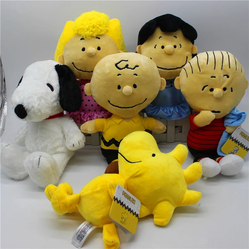 1piece 28CM high quality Cartoon Peanuts Snoopy Charlie Sally Woods Plush soft toys Snoopy dog animal dolls best Christmas gift
