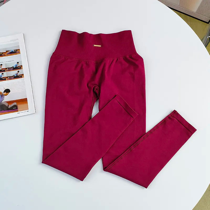 Women's Seamless Yoga Set with High-Waist Leggings