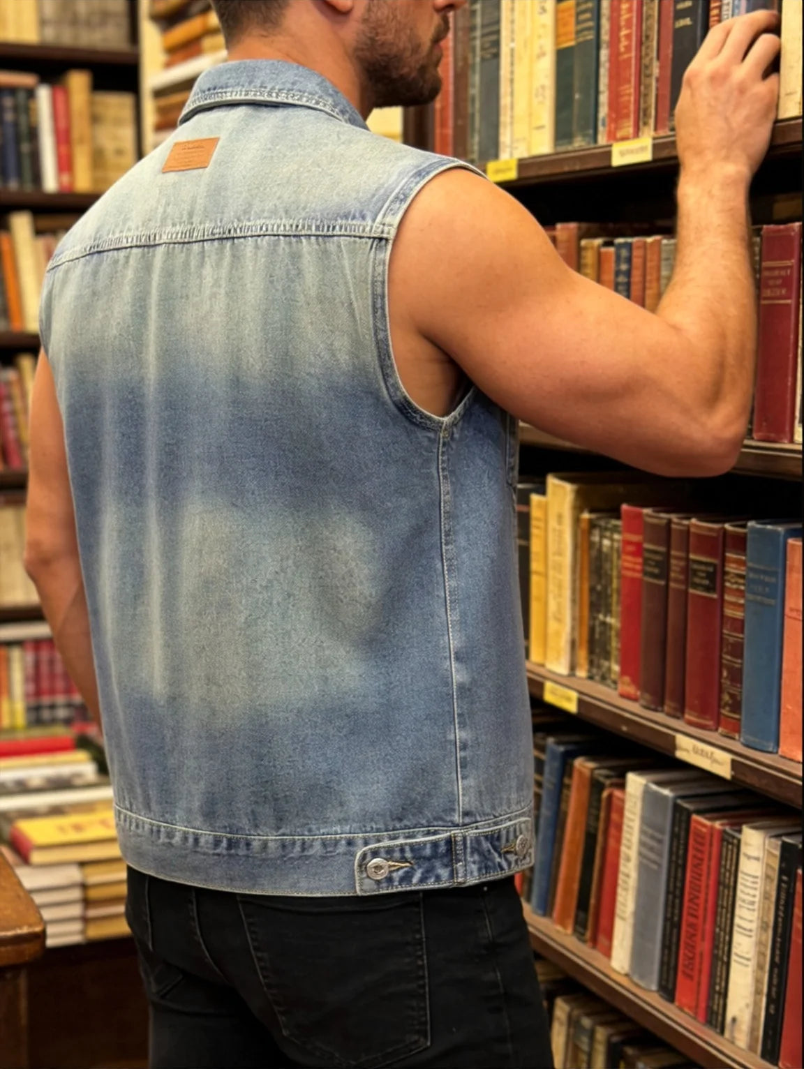 Vintage washed denim vest for men spring and autumn loose workwear sleeveless vest street style versatile layering jacket