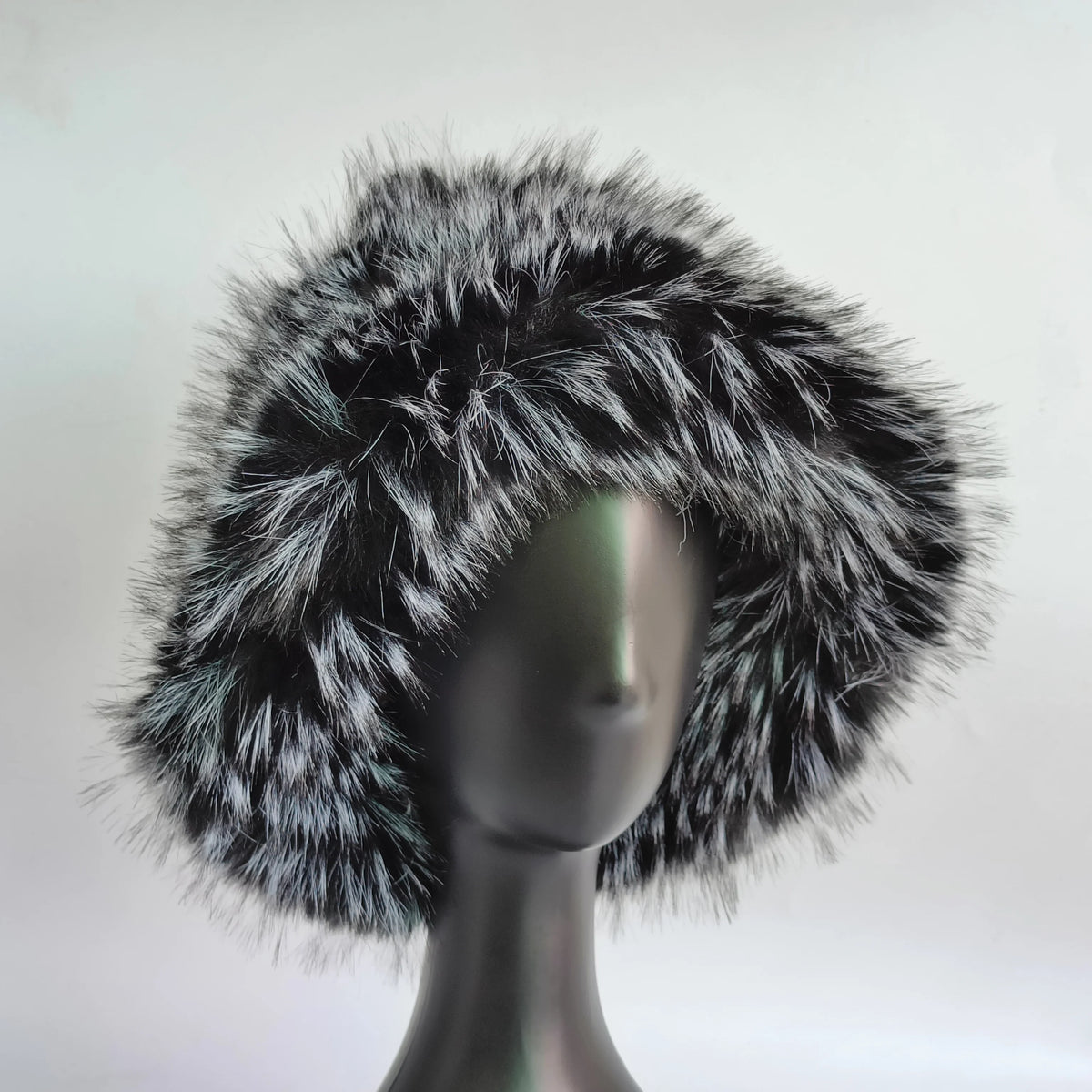 Luxurious leopard print faux fur bucket hat Warm Thickened hat women Cozy Fashionable Winter Gift Fishermen Hats Fluffy Snow cap
