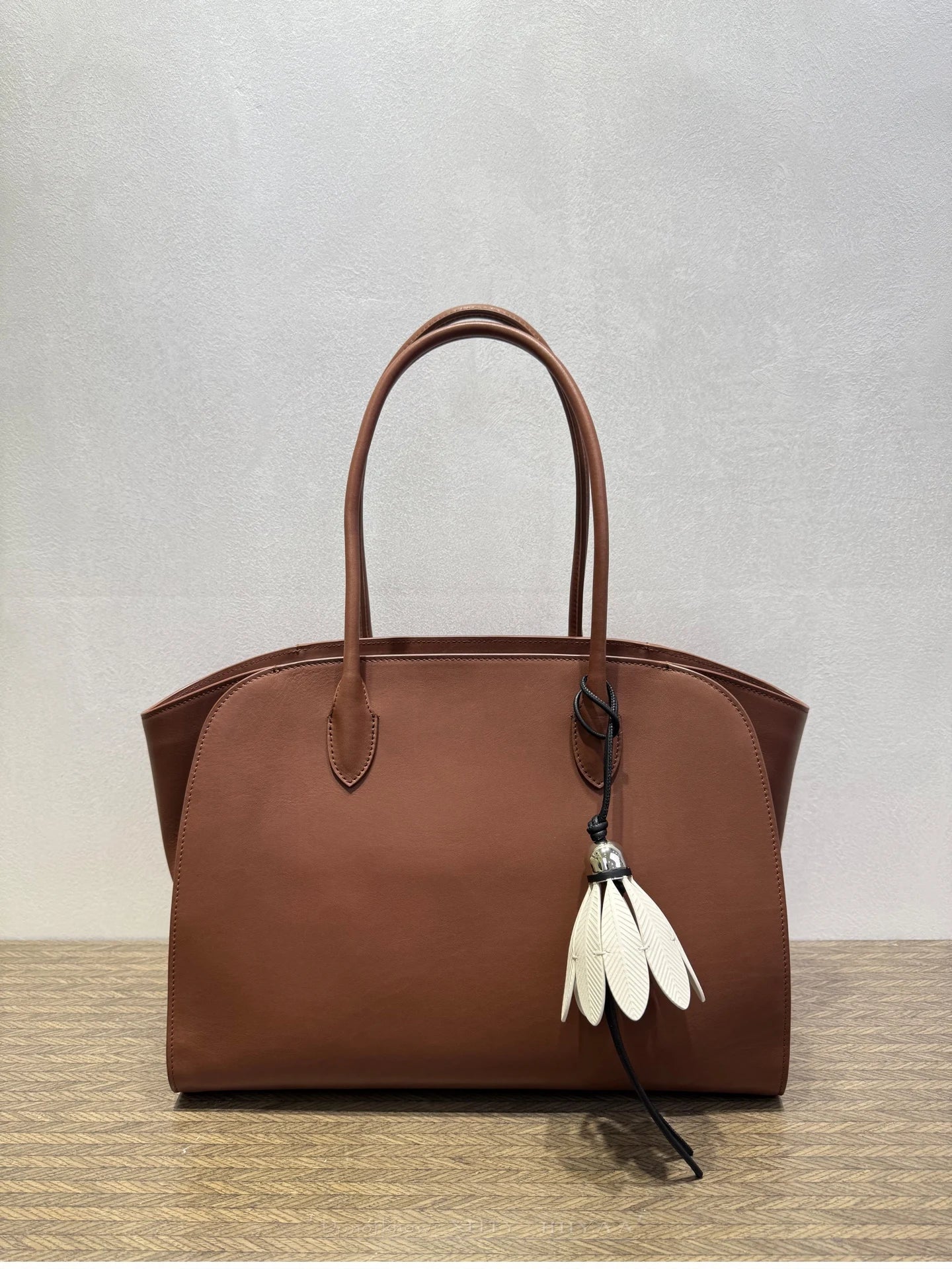 36cm Top-Grain Cowhide Tote — Effortless Everyday Elegance