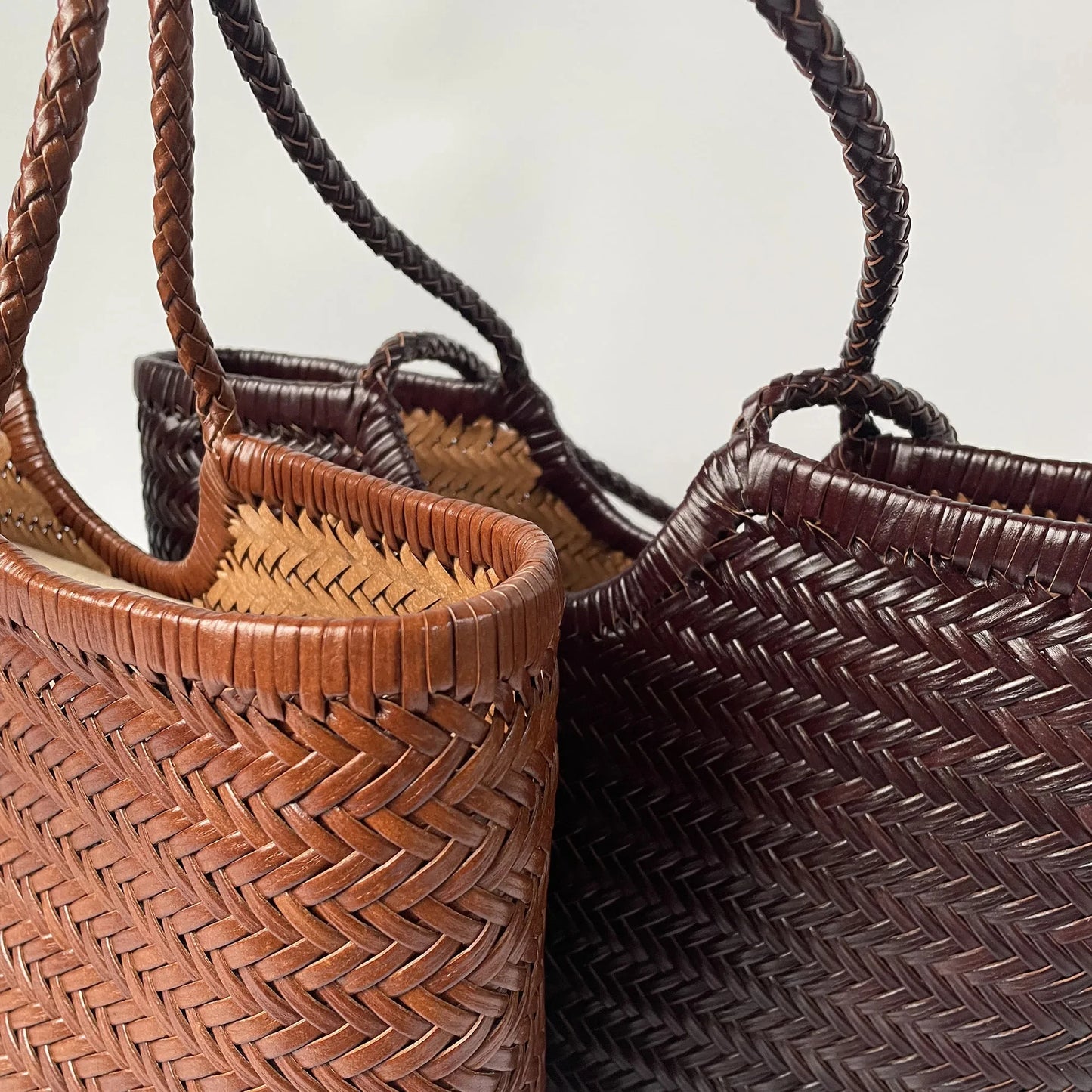Leather woven bag, large-capacity women's tote bag, holiday leisure top layer cowhide shoulder bag, vegetable basket bag.