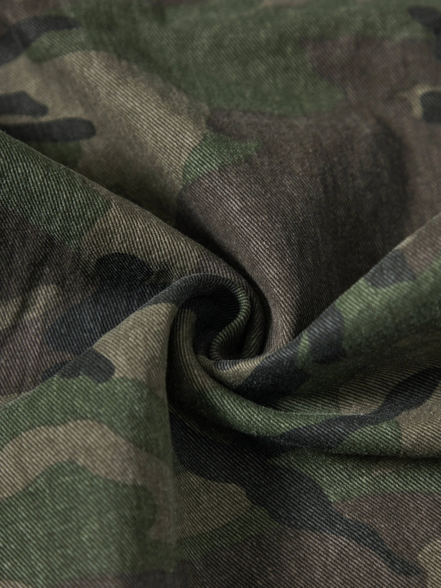 Men's camouflage utility jeans. Multi-pocket design. Stylish and trendy. Loose fit.