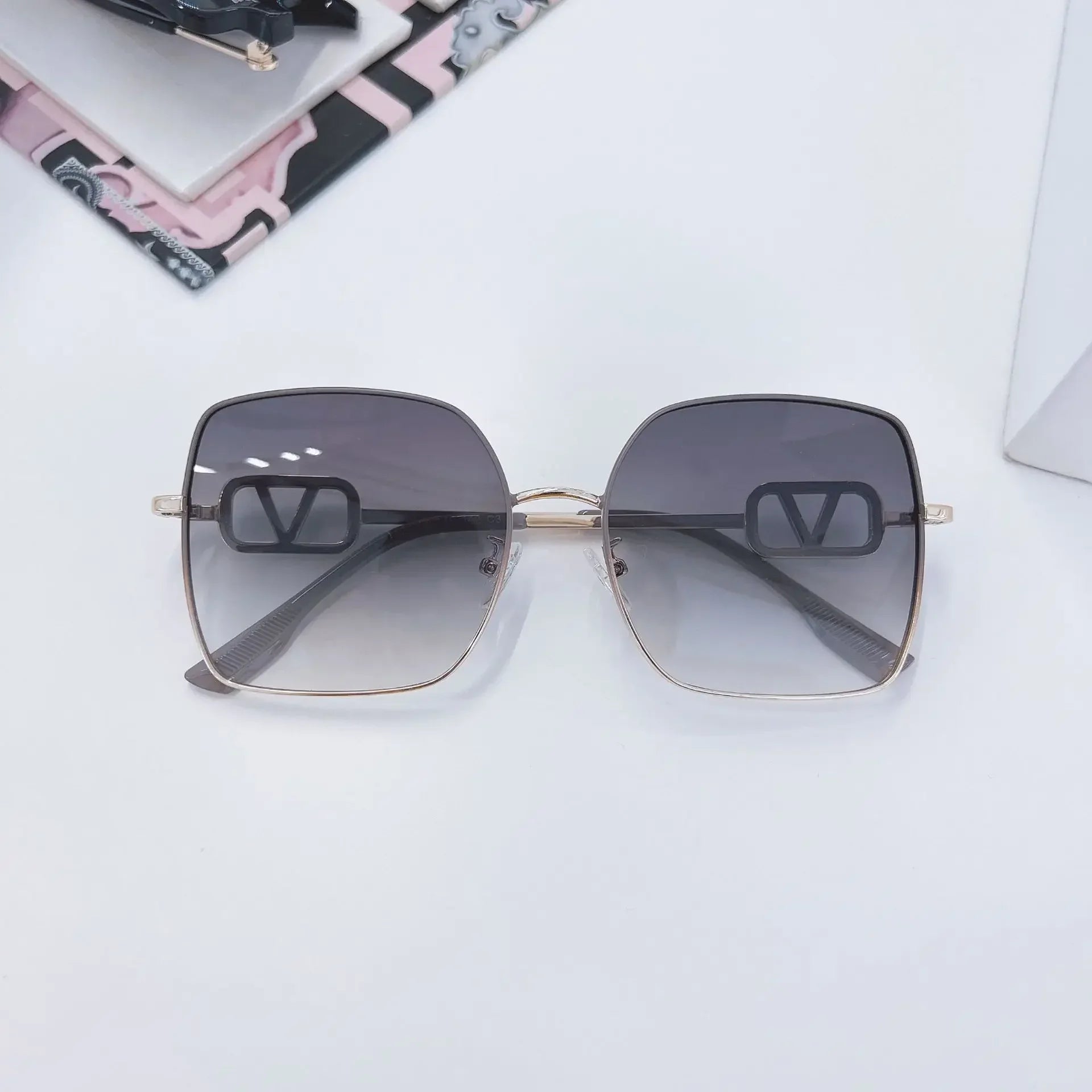 2025 New Fashion Metal Square Polarized Sun Glasses Women Luxury Diamond UV400 Sunglasses Ladies Oversized Eyewears Gafas De Sol