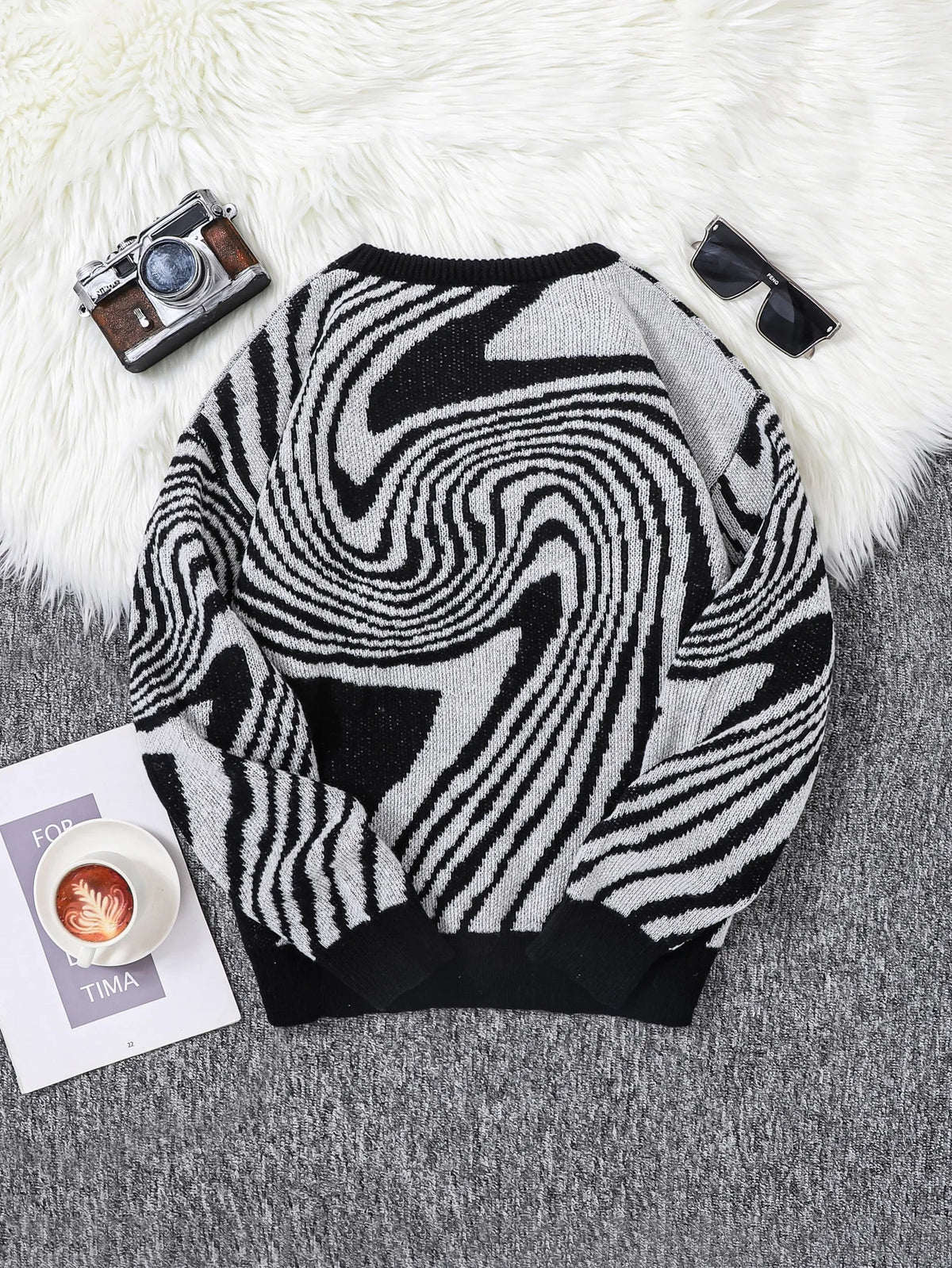 Men’s Contrast Maze Jacquard Crewneck Sweater
