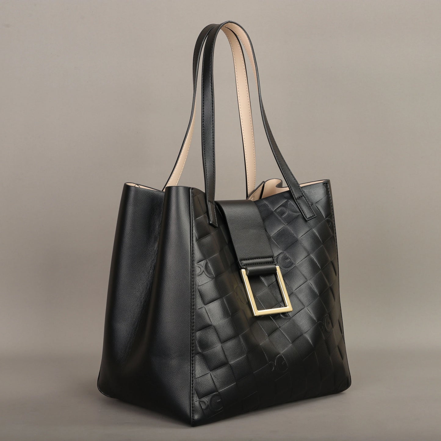 Elegant Leather Bucket Bag