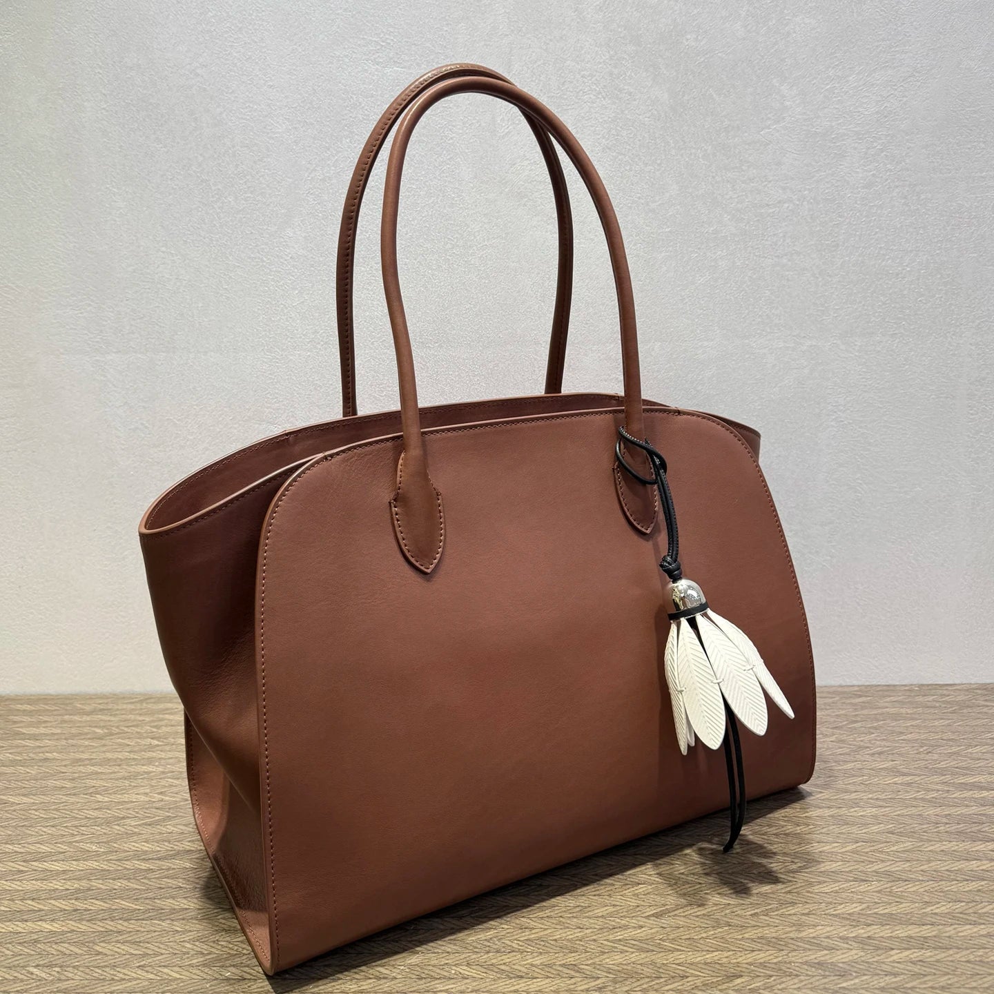 36cm Top-Grain Cowhide Tote — Effortless Everyday Elegance