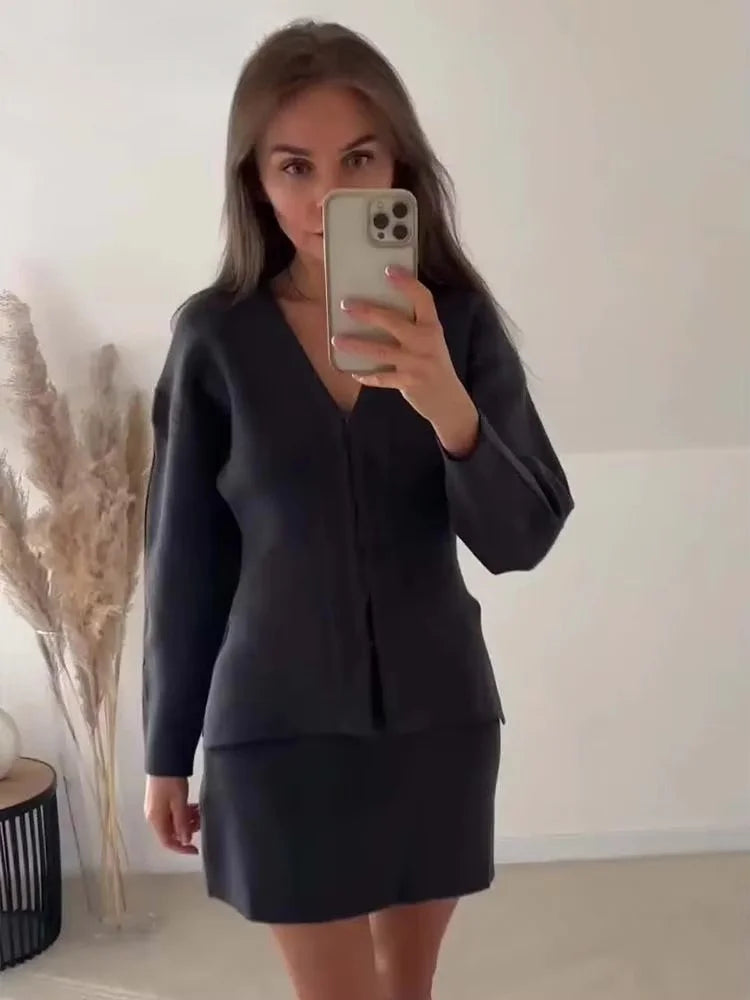 Elegant 2-Piece Knit Skirt Set