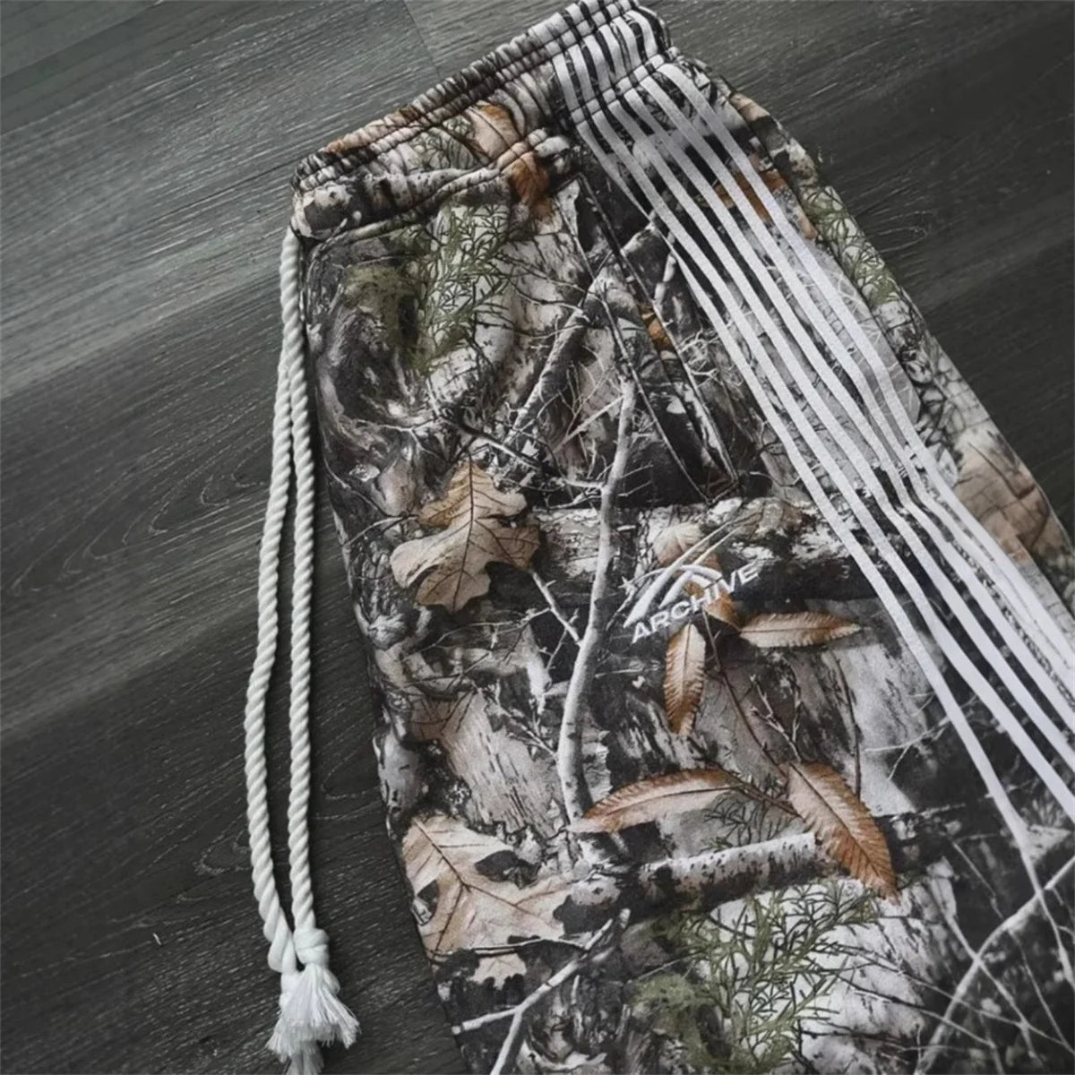 Y2K Camo Cargo Sweatpants – Embroidered Tactical Joggers