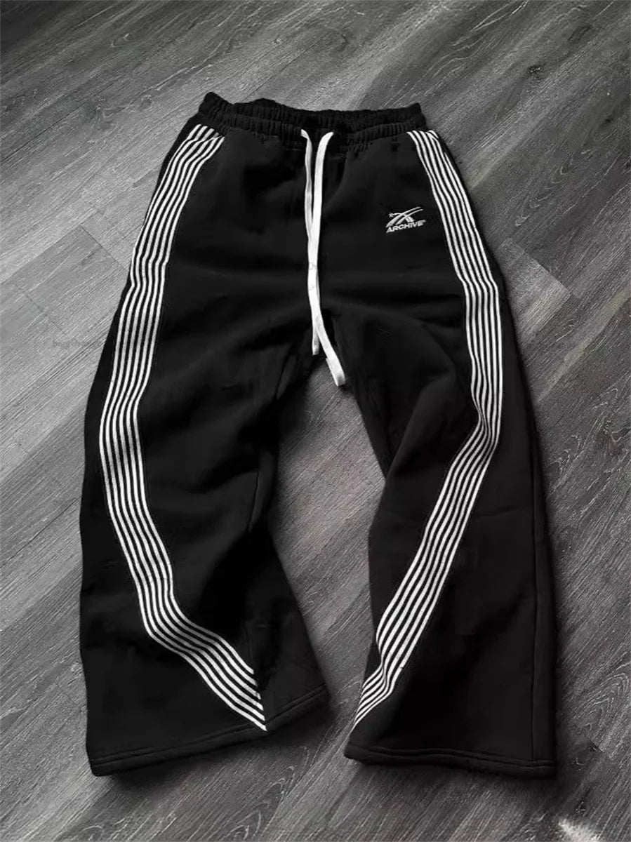 Y2K Camo Cargo Sweatpants – Embroidered Tactical Joggers