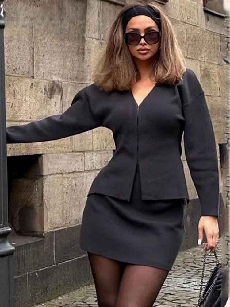 Elegant 2-Piece Knit Skirt Set