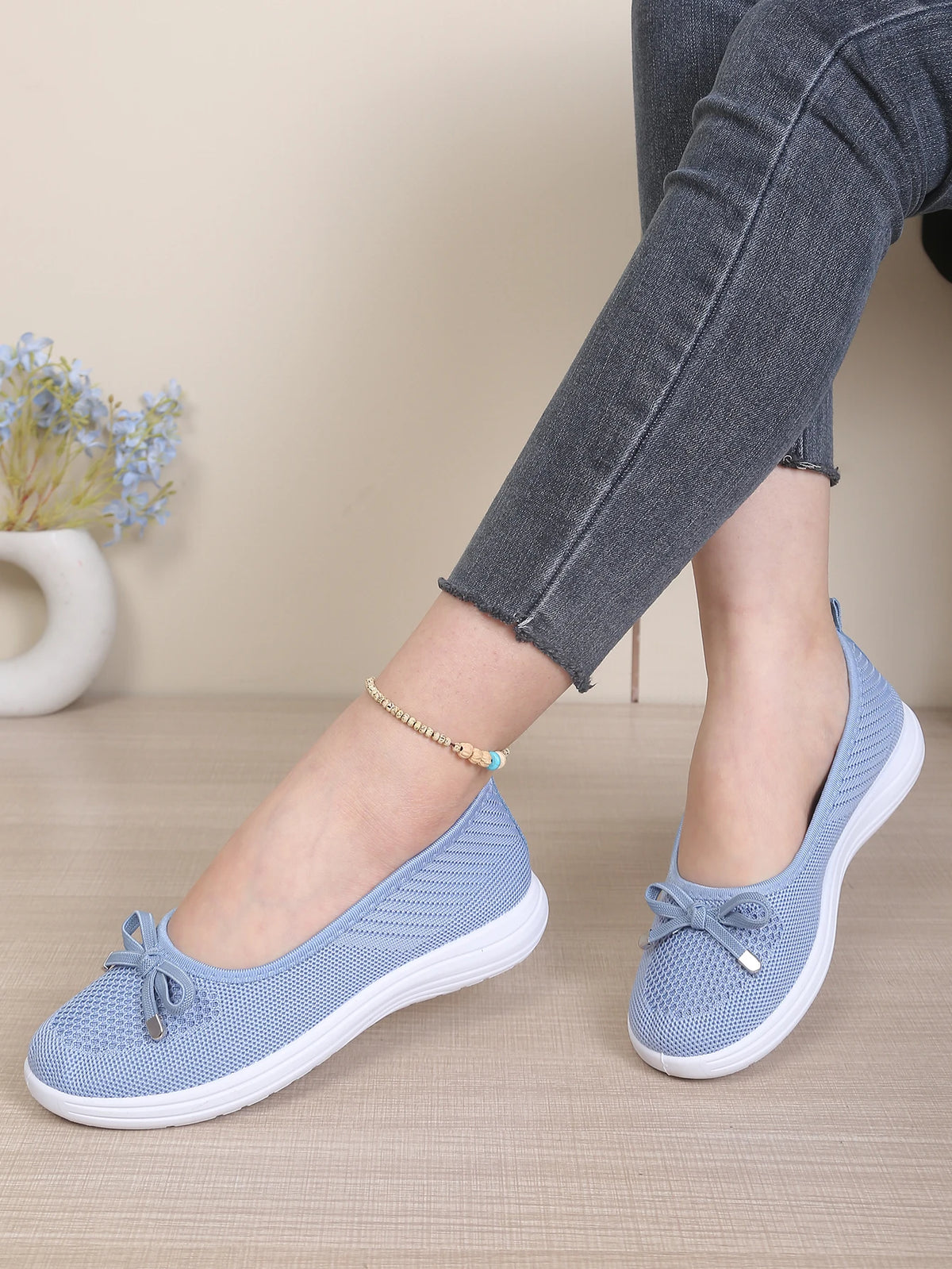 Women's Breathable Mesh Flat Shoes, Decorated with a Bow, Are Lightweight and Comfortable, Perfect for Mom Shoes.
