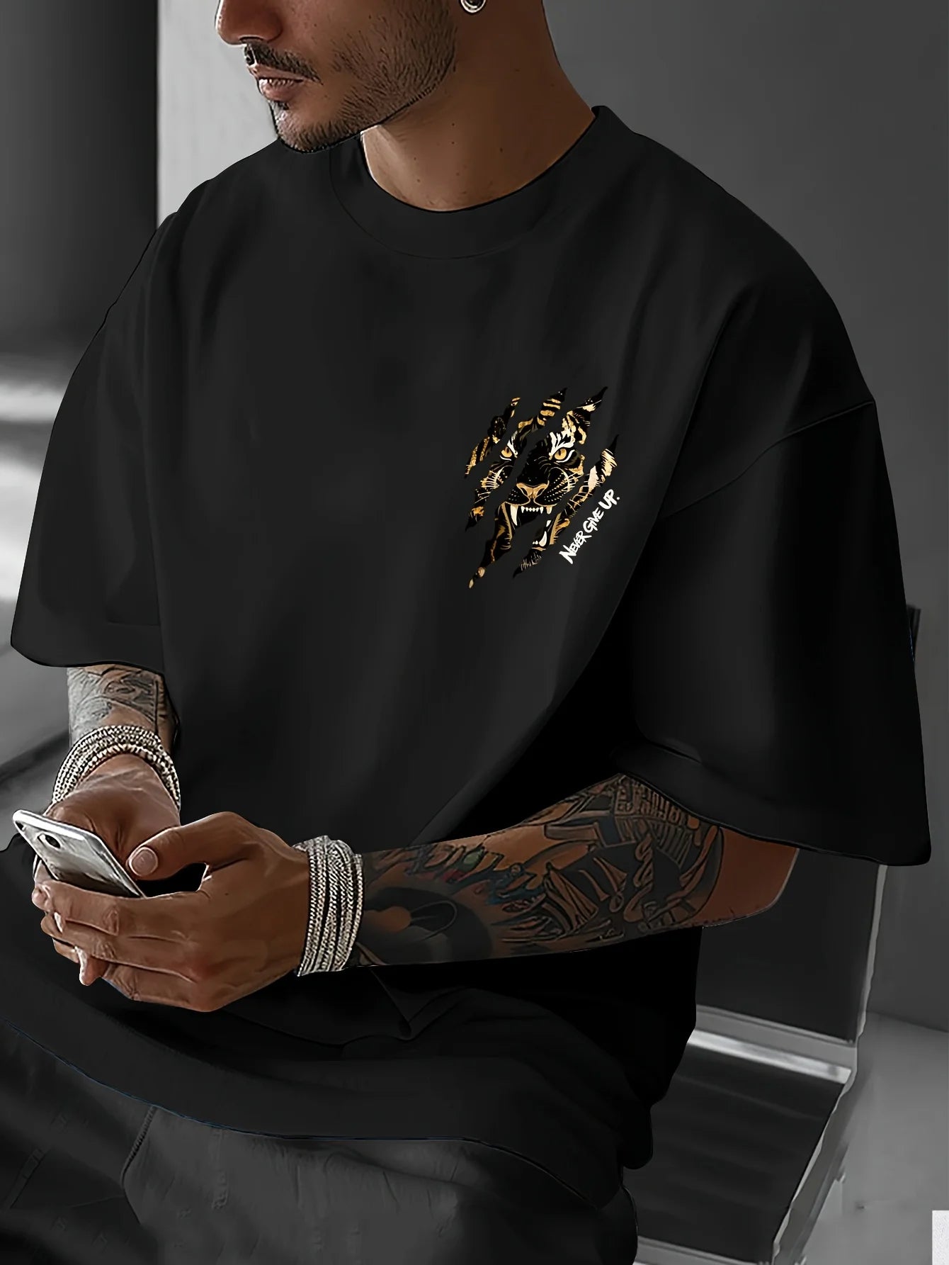 Tiger Claw Graphic Cotton T-Shirt — Men's Bold Streetwear Tee