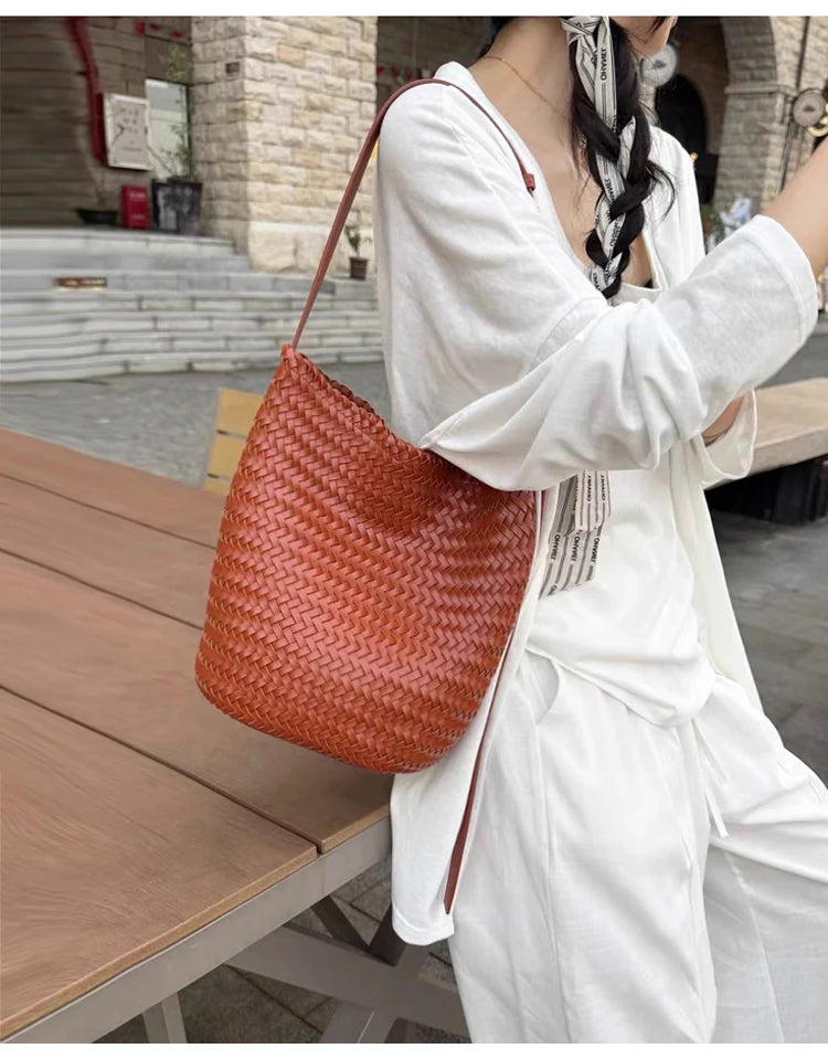 Luxury Women's Shopping Bag New High-End Hand-Woven Leather Bucket Bag Large-Capacity Shoulder Messenger Bag Commuter Tote Bag