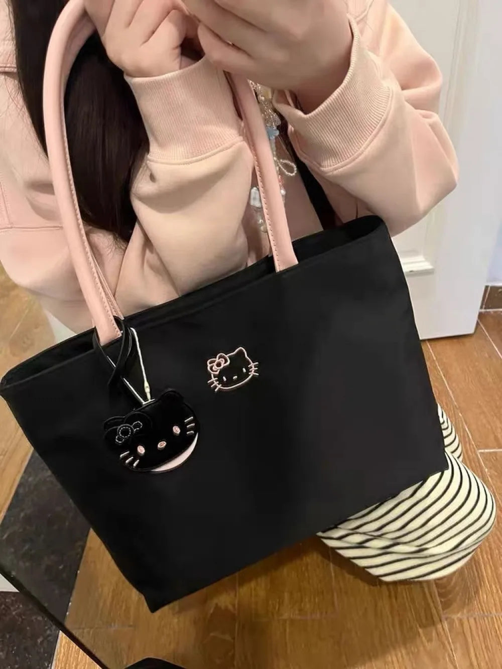 Large-capacity Tote Bag with Kitty embroidery, lightweight Underarm Handbag for Women, Cute and Exquisite, Suitable for Young Gi