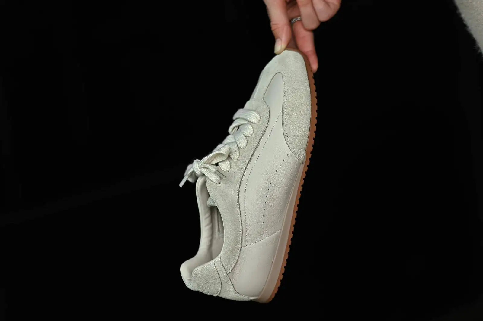 Women's Genuine Leather Retro Lace-Up Flat Sneakers