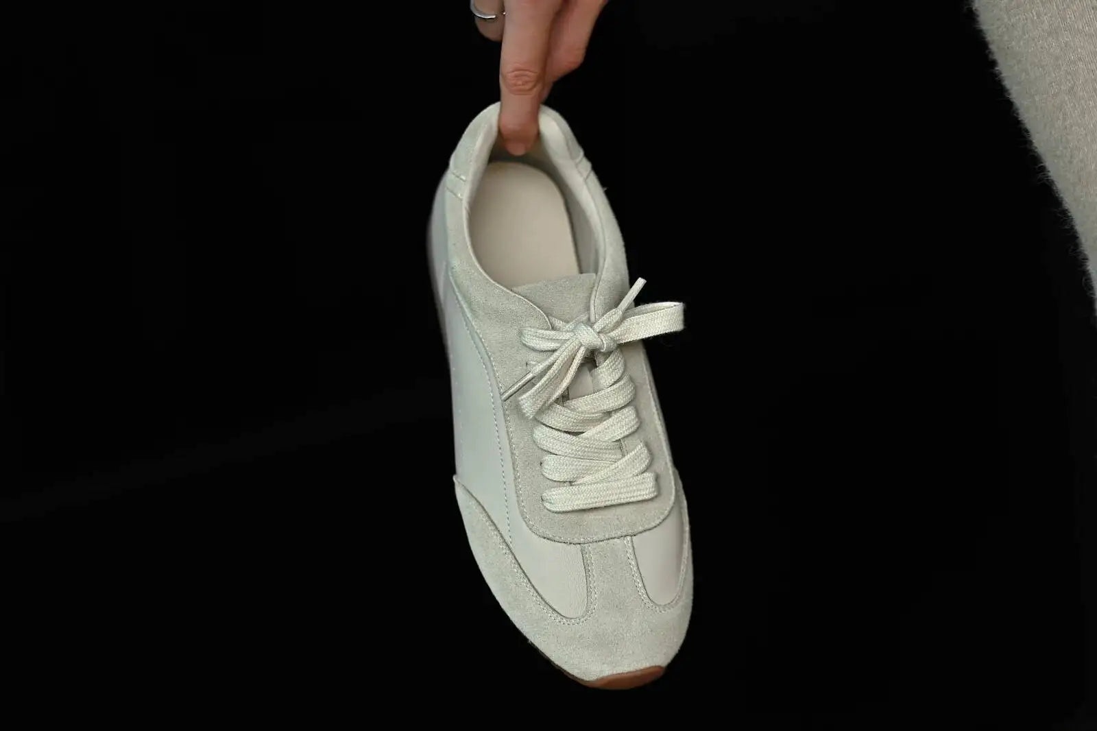 Women's Genuine Leather Retro Lace-Up Flat Sneakers