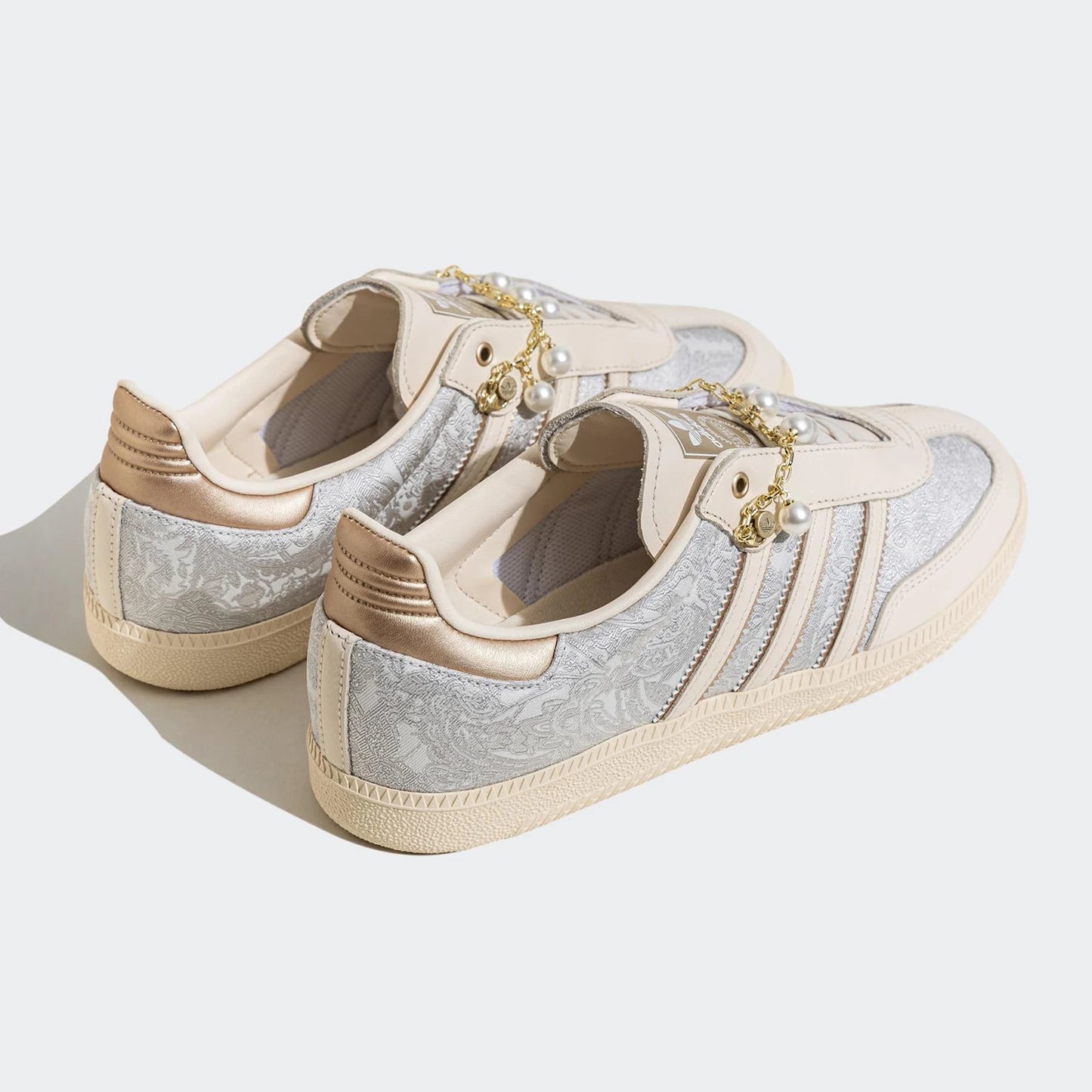 Adidas Official Authentic Three Stripes Women's Lightweight Breathable Wear-resistant Casual Sports Shoes JQ2616