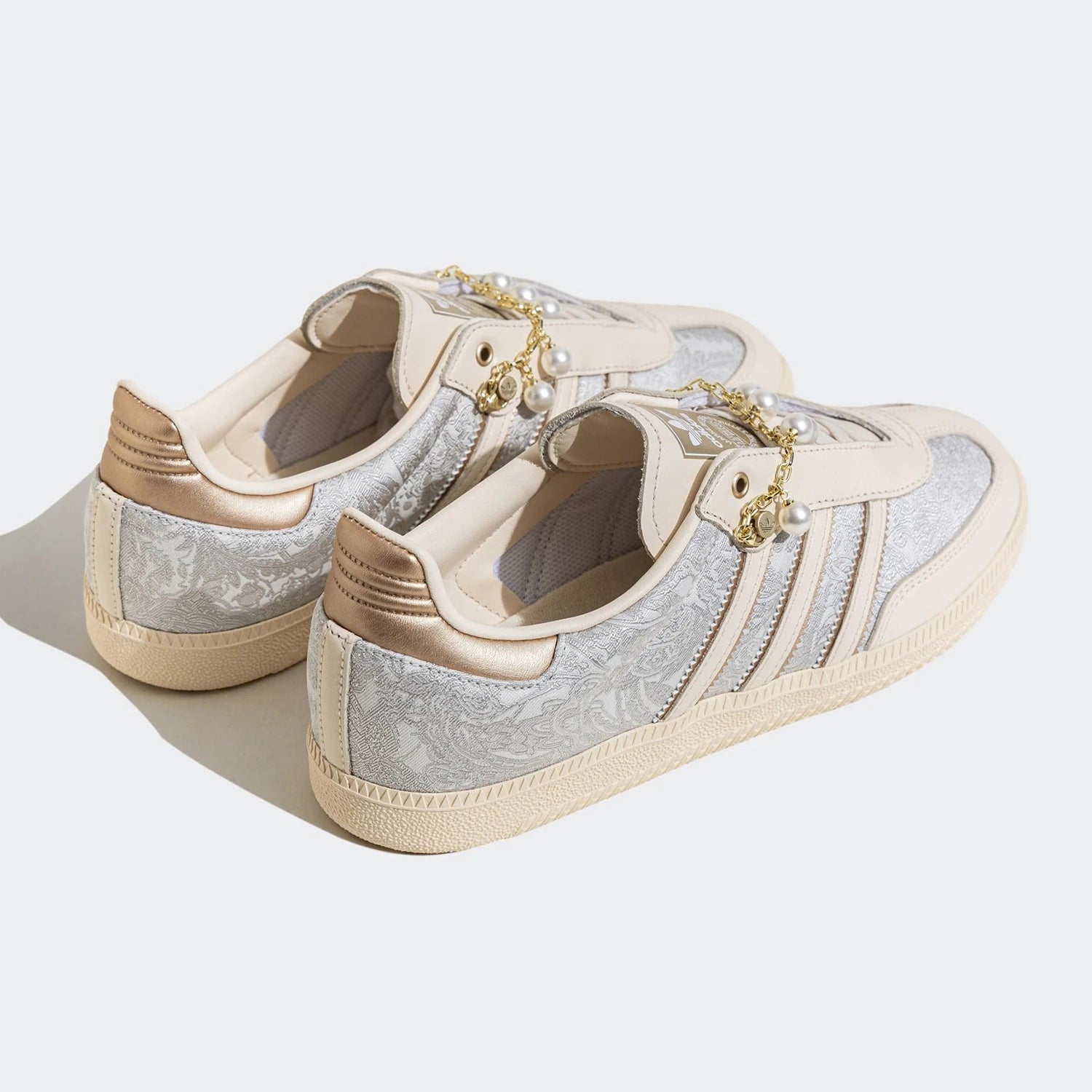 Adidas Official Authentic Three Stripes Women's Lightweight Breathable Wear-resistant Casual Sports Shoes JQ2616