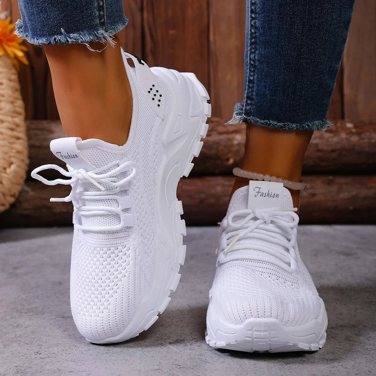 Women’s stylish, breathable, knitted sports shoes for spring and autumn. Casual, lightweight, soft-soled walking shoes