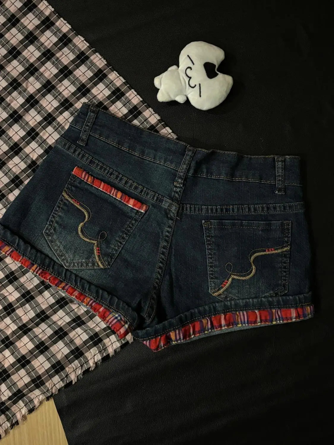 Women's Y2K Red Plaid Low-Rise Denim Shorts – Diamond-Encrusted Retro Design