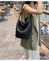 Luxury Women's Shopping Bag New High-End Hand-Woven Leather Bucket Bag Large-Capacity Shoulder Messenger Bag Commuter Tote Bag