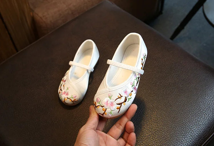 Girls’ Embroidered Ethnic Princess Shoes