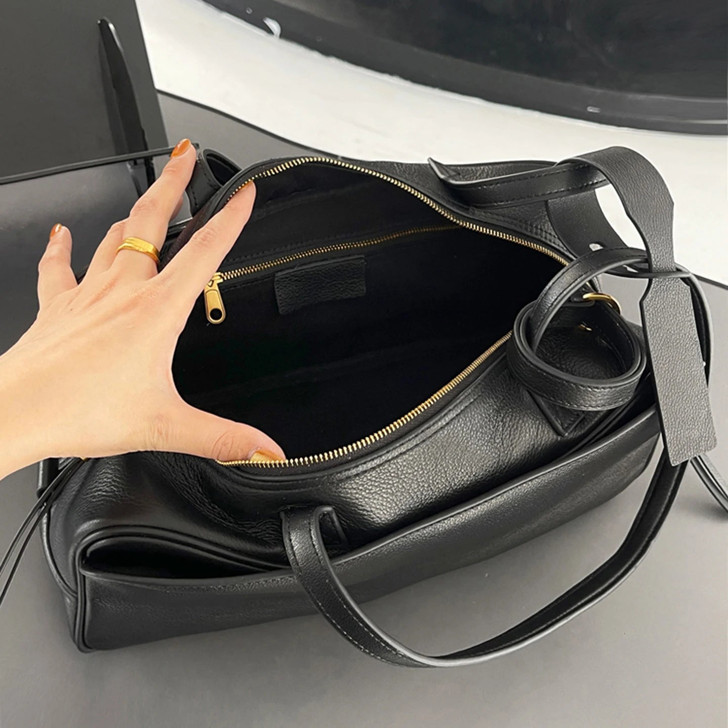 High Version Genuine Leather Pillow Bag for Women 2026 New All-Match Large Capacity First Layer Cowhide Bowling Bag for Women