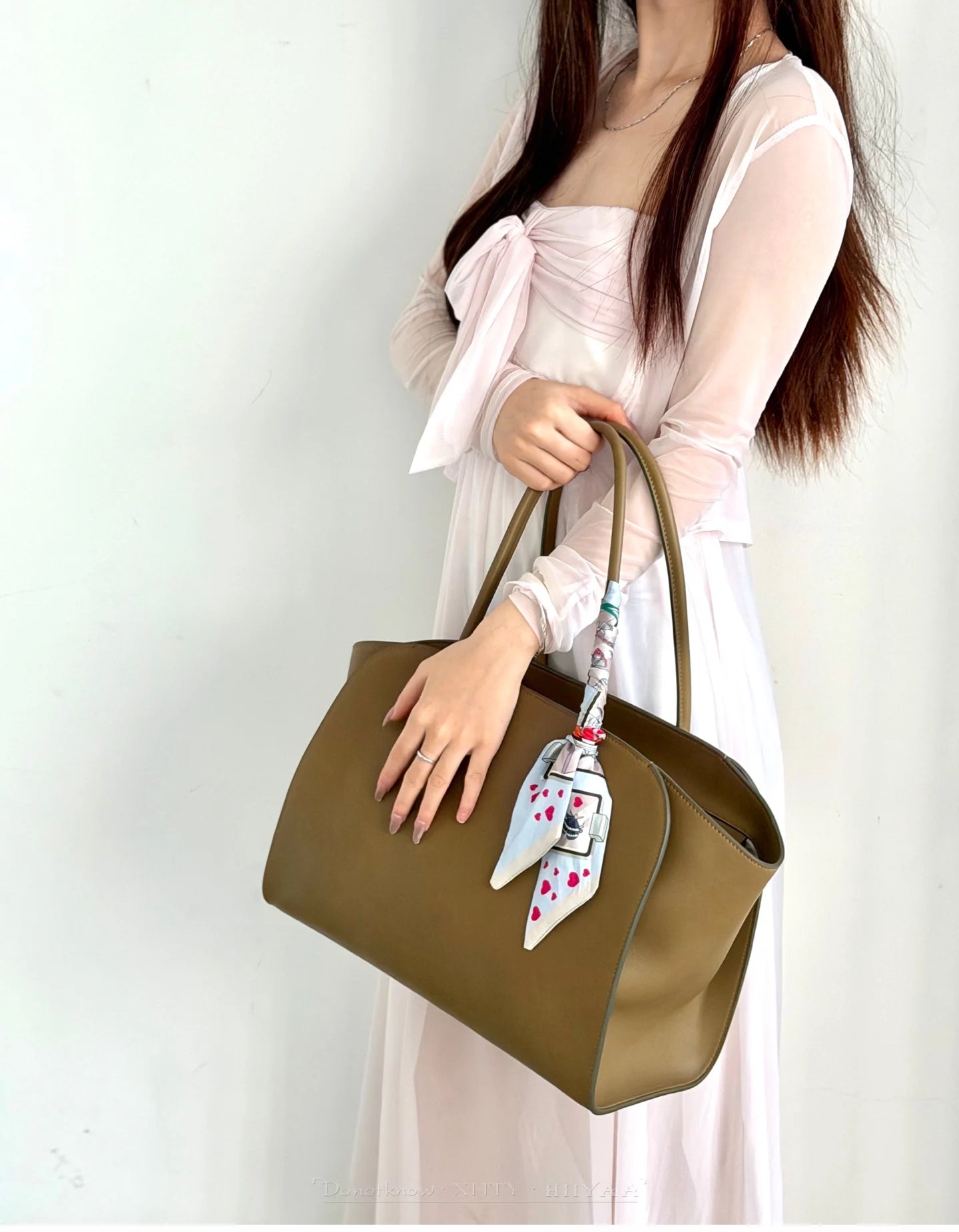 36cm Top-Grain Cowhide Tote — Effortless Everyday Elegance