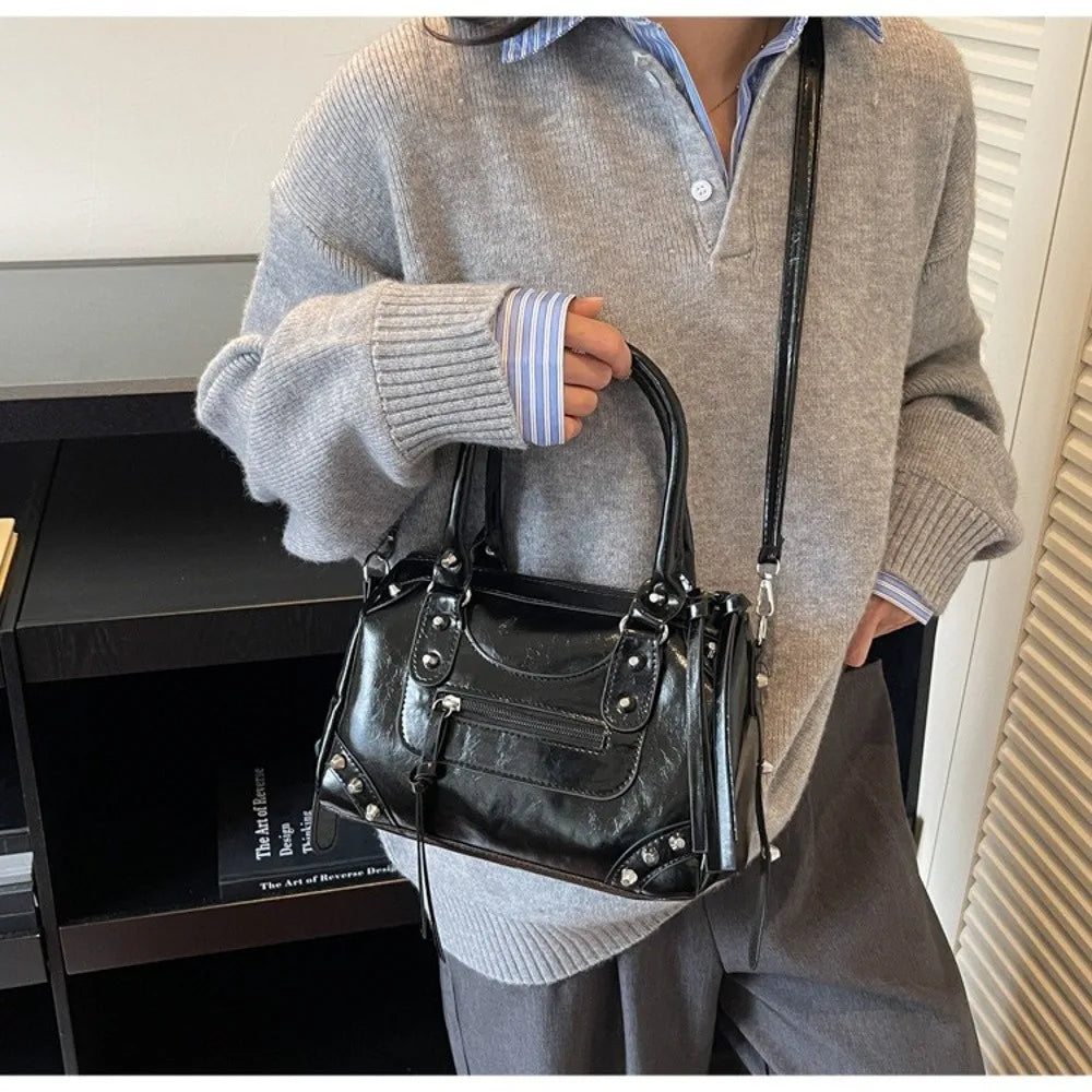 Vintage Rivets Pillow Bag Large Capacity Zipper Single Shoulder Bag Top Handle Patent Leather Crossbody Women's Bag Women