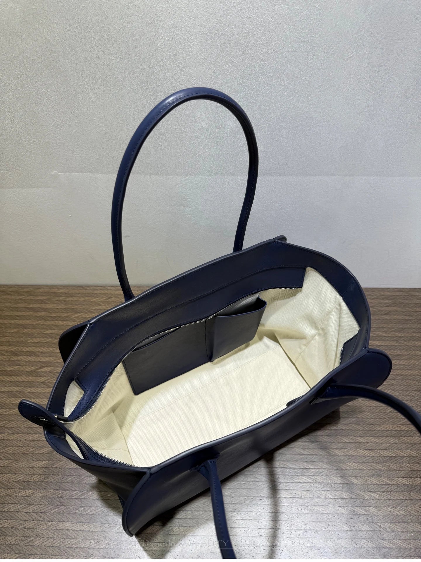 36cm Top-Grain Cowhide Tote — Effortless Everyday Elegance