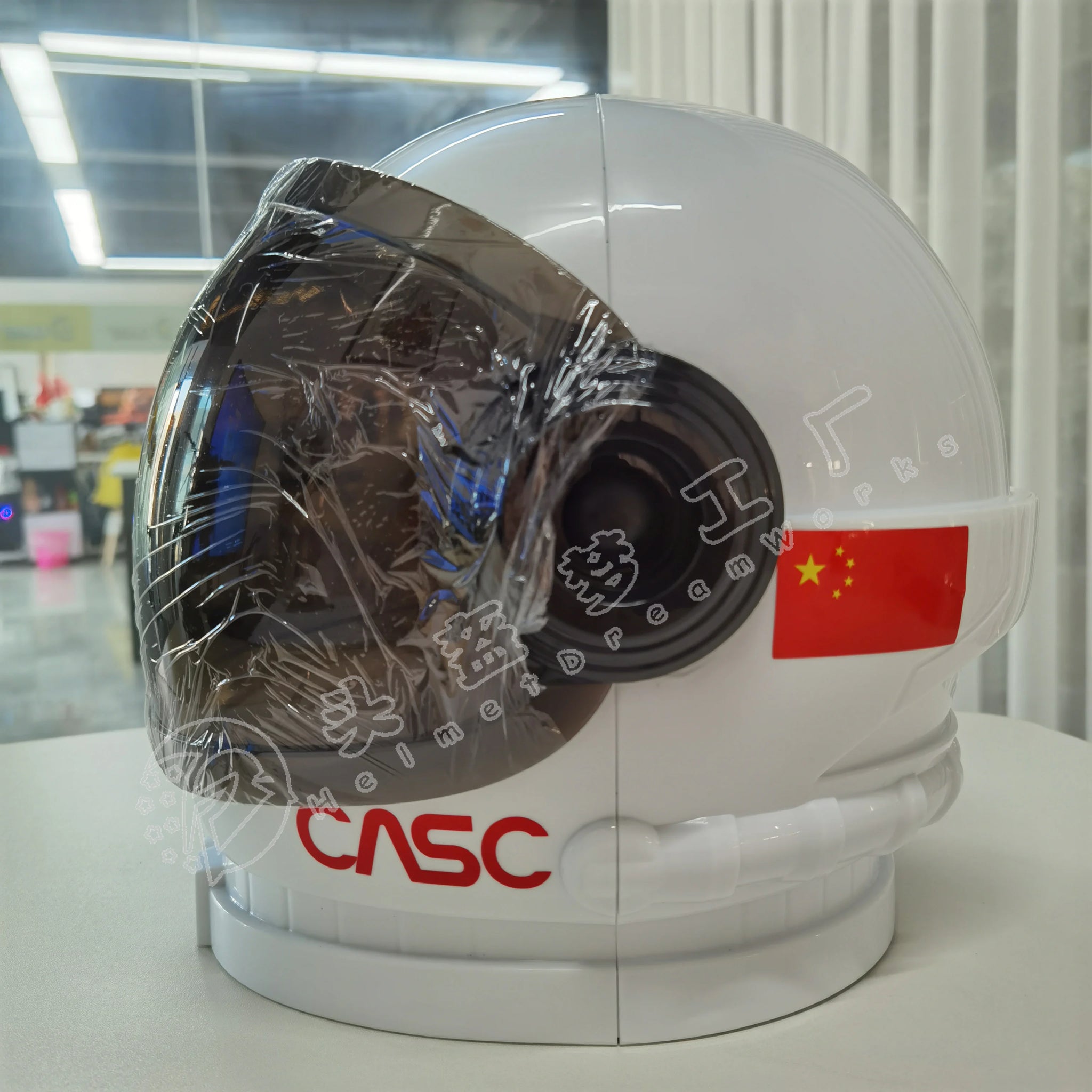 Astronaut Helmet With Movable Visor – Cosplay & Halloween