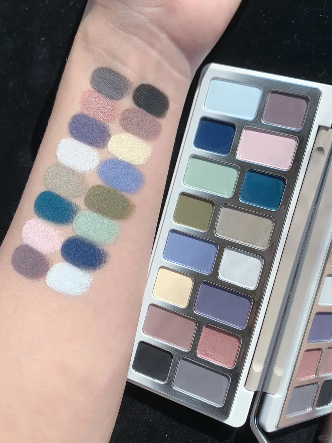 Qianyan Cheeryep 16 Color Eyeshadow Palette Glitter Chamelon Matte Pearlescent Flash Plate Cowherd Sequins