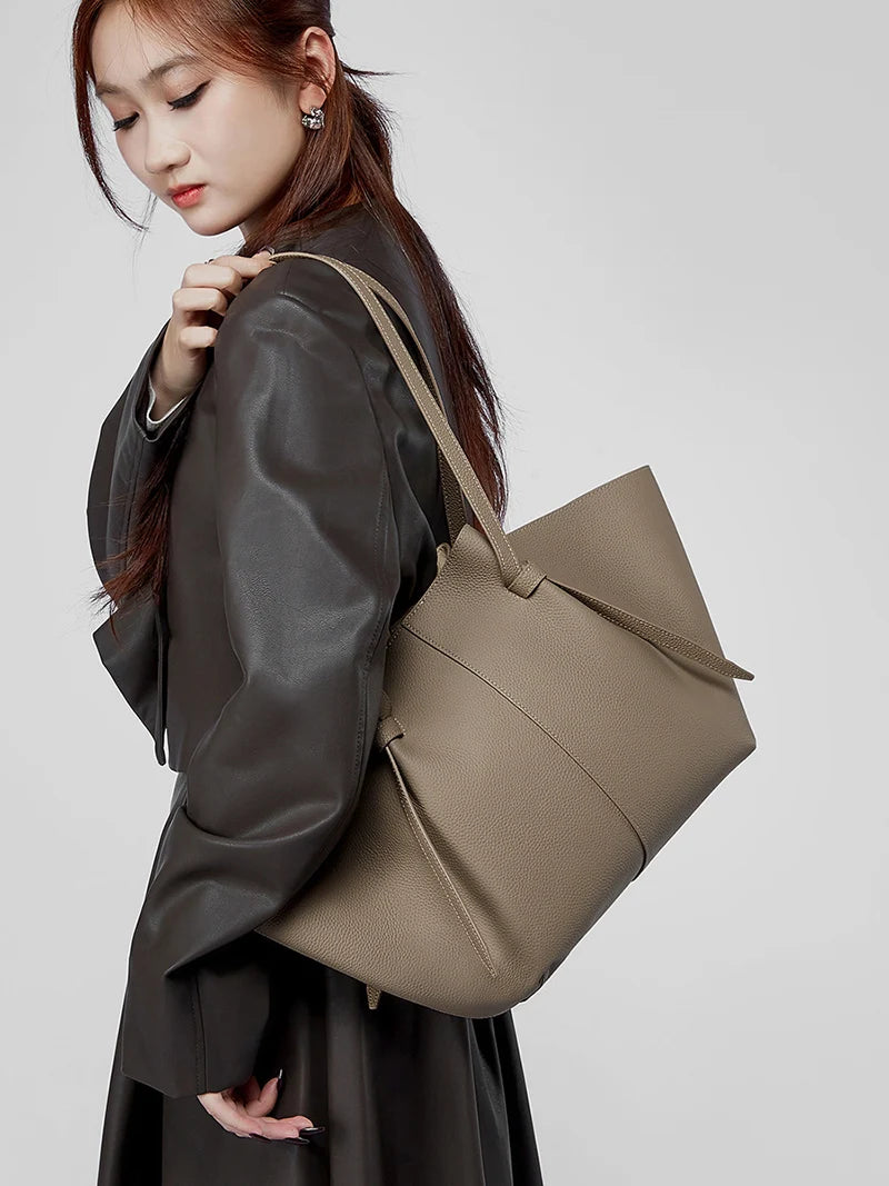 New Women's Large Capacity Cowhide Tote Fashionable Bat Wing Design Genuine Leather Handbag for Commuting Versatile Ladies Bag