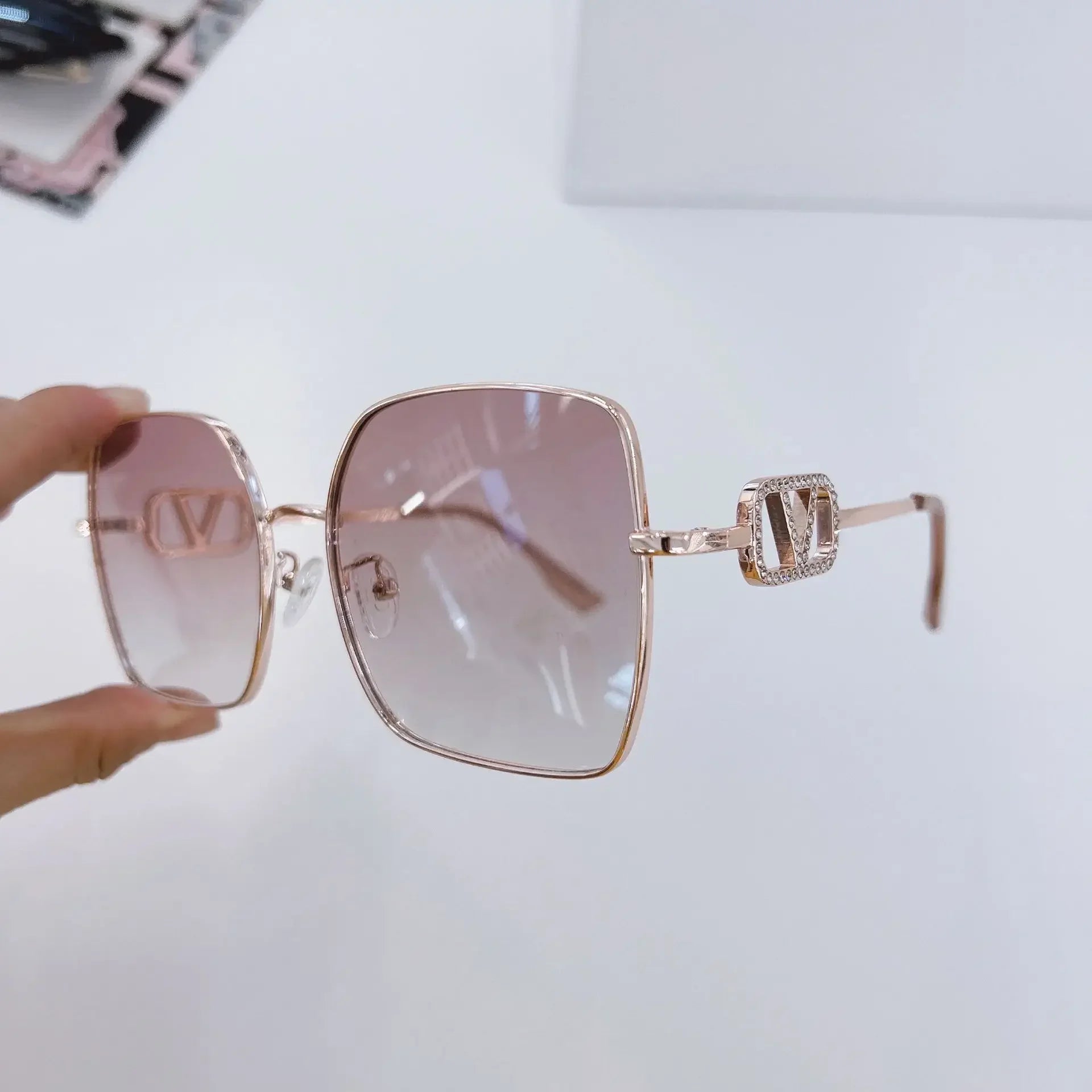 2025 New Fashion Metal Square Polarized Sun Glasses Women Luxury Diamond UV400 Sunglasses Ladies Oversized Eyewears Gafas De Sol