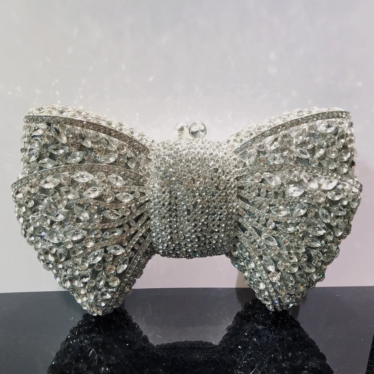 Elegant Rhinestone Bowtie Evening Bag Fashionable Luxurious Banquet Crystal Clutch Personalized Handbag Unique Diamond Party Bag