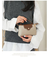 Fashionable and trendy one-shoulder bag, retro crossbody bag, simple and elegant small square bag for women.