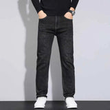 Men’s Classic Straight-Leg Stretch Jeans