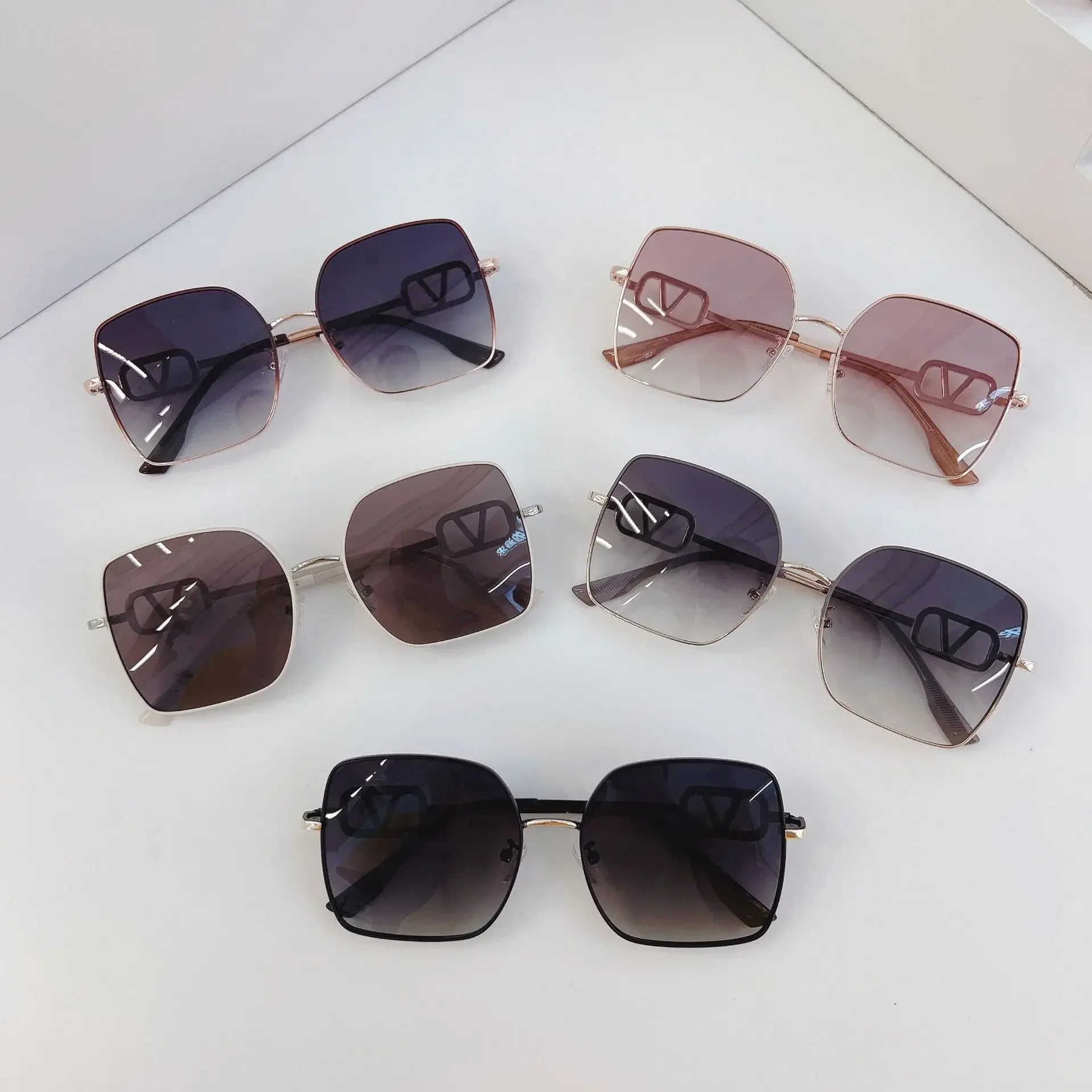 2025 New Fashion Metal Square Polarized Sun Glasses Women Luxury Diamond UV400 Sunglasses Ladies Oversized Eyewears Gafas De Sol