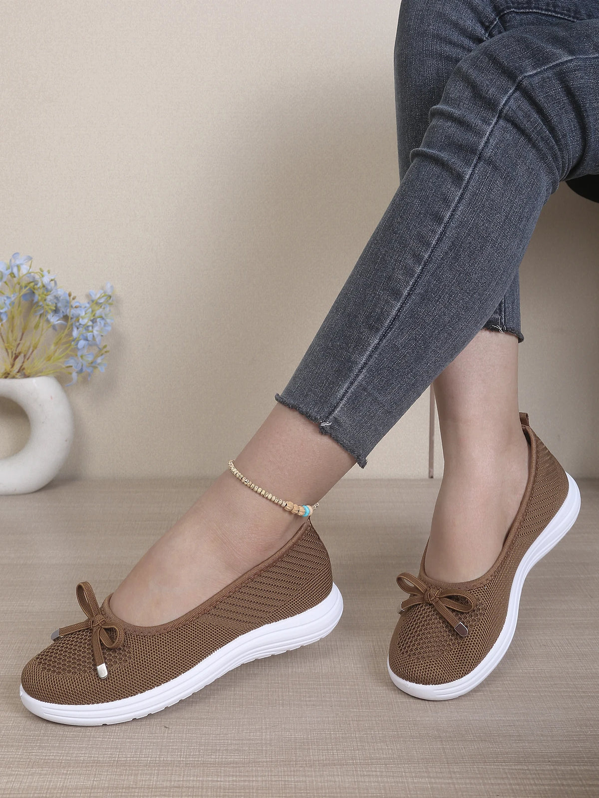 Women's Breathable Mesh Flat Shoes, Decorated with a Bow, Are Lightweight and Comfortable, Perfect for Mom Shoes.
