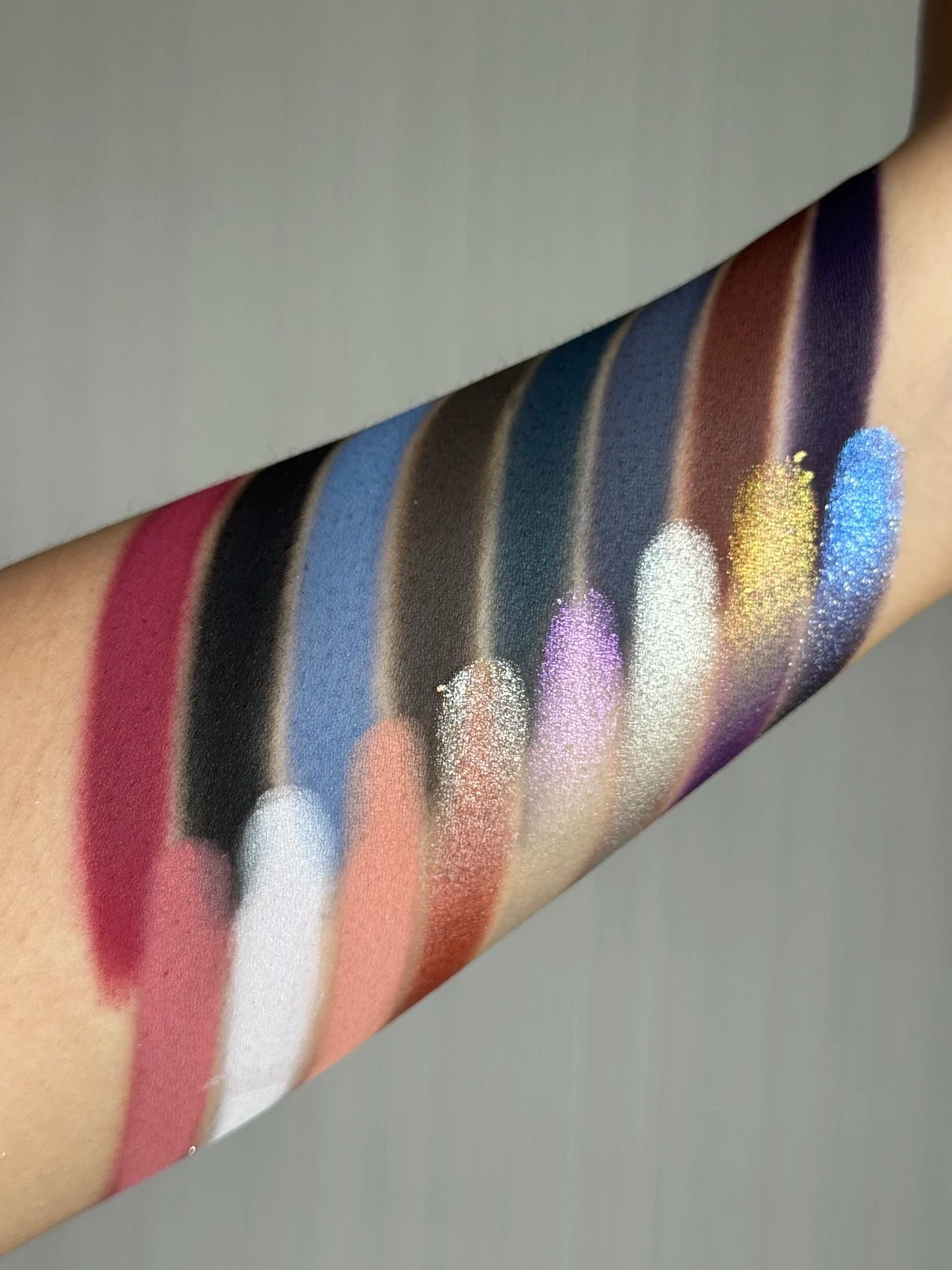Qianyan Cheeryep 16 Color Eyeshadow Palette Glitter Chamelon Matte Pearlescent Flash Plate Cowherd Sequins